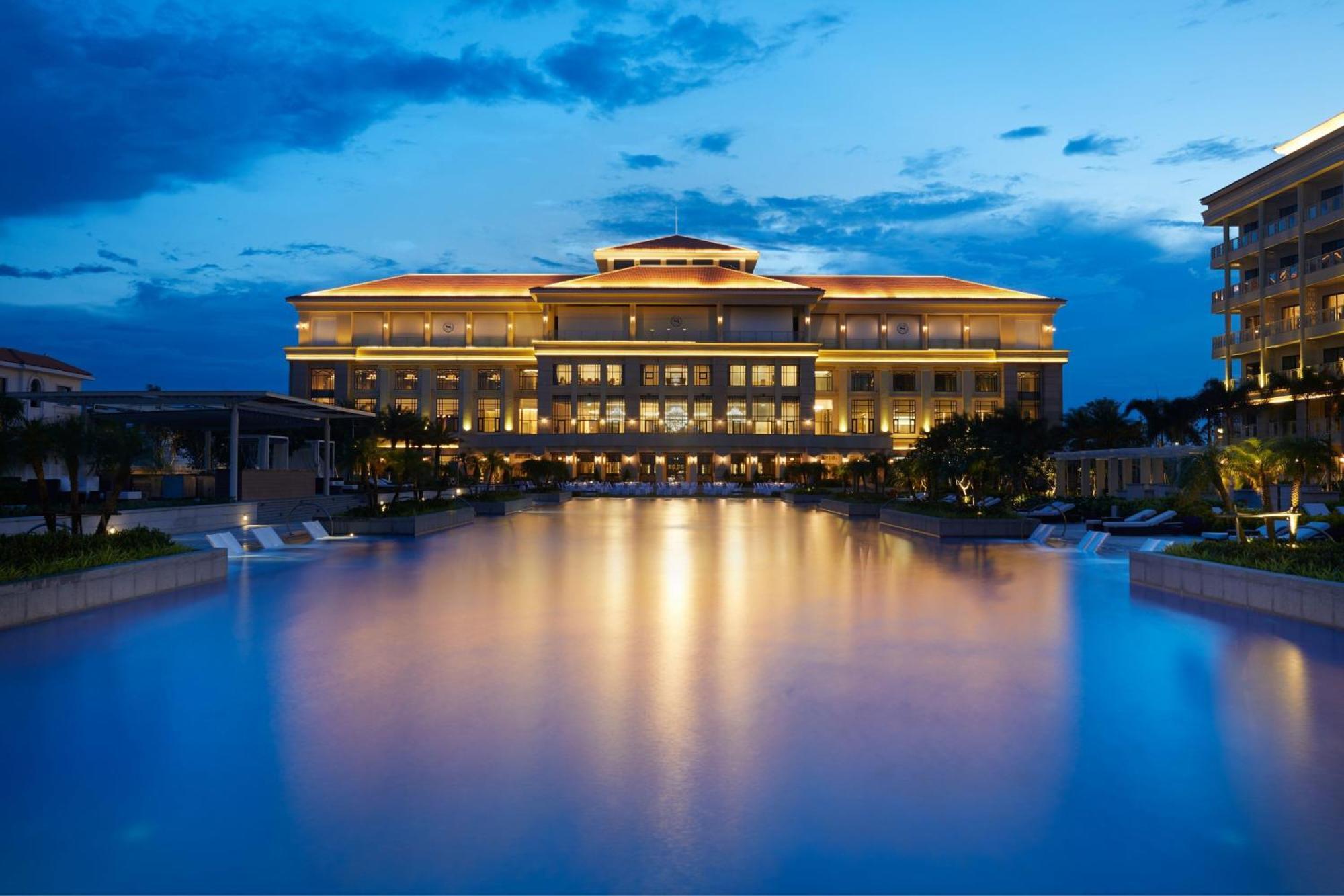 Sheraton Grand Danang Resort & Convention Center Exterior photo